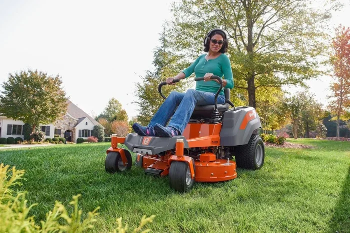 Husqvarna Zero Turn Z242F – Bild 3