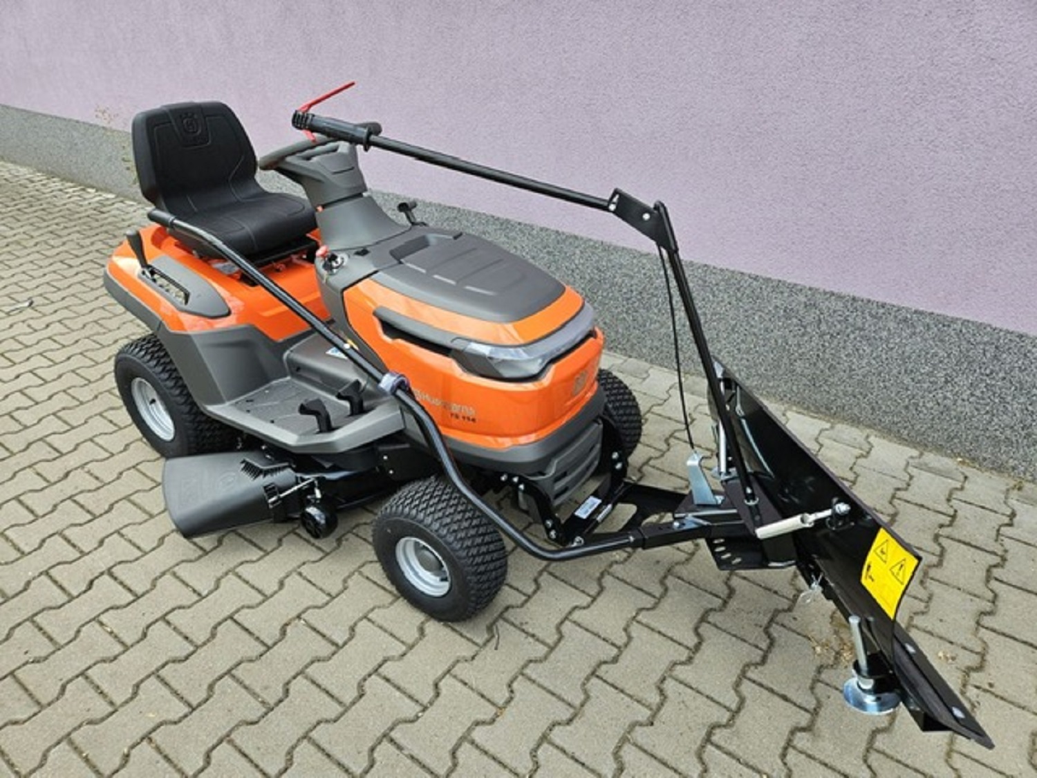 Husqvarna Rasentraktor TS 114 inkl. Winterpaket 110-Neu – Bild 2