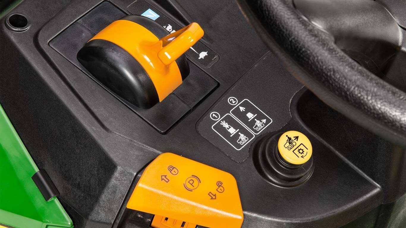 JOHN DEERE Rasentraktor X117R – Bild 4