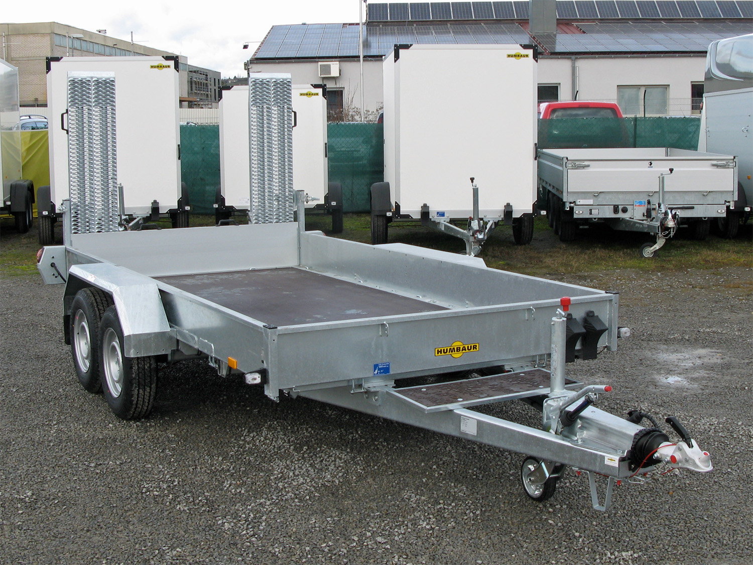 Humbaur HS303016 – 12 Zurringe, Stahlrampen stehend