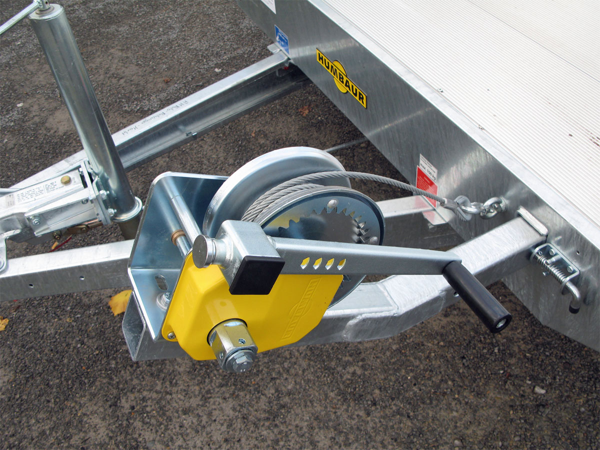 Humbaur Universal 3000 Seilwinde, Auffahrbohlen u Aluboden – Bild 4