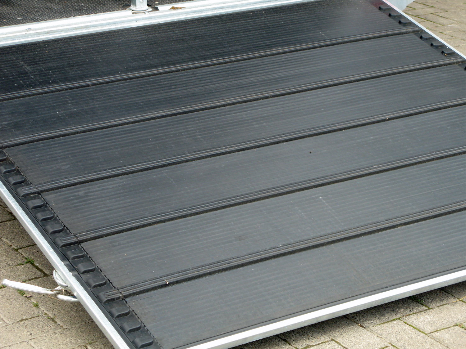 Humbaur Pegasus 2700 S Alu PLUS Schwenk-Drehtüre | Panoramadach | Aerodynamischer Poly-Aluaufbau – Bild 4