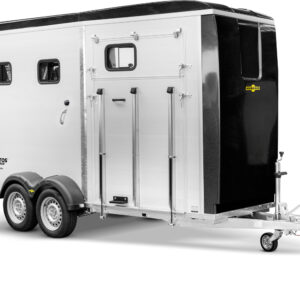 Humbaur Notos Xtra PRO 2700 Mannshohe Sattelkammer | Vielseitiges Raumkonzept
